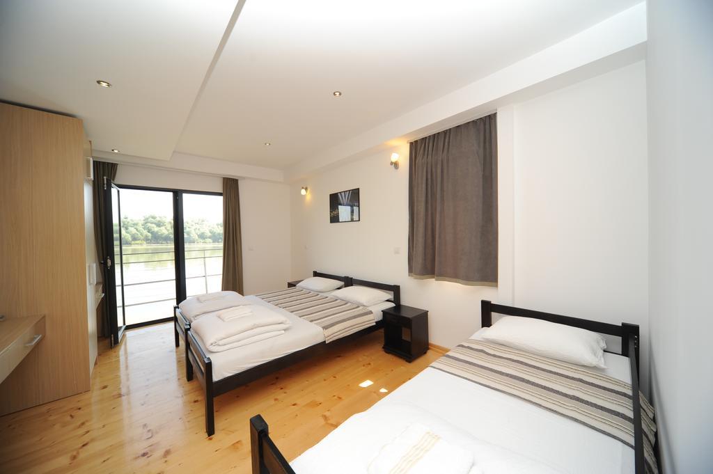 B&B Botel Charlie Beograd Rom bilde