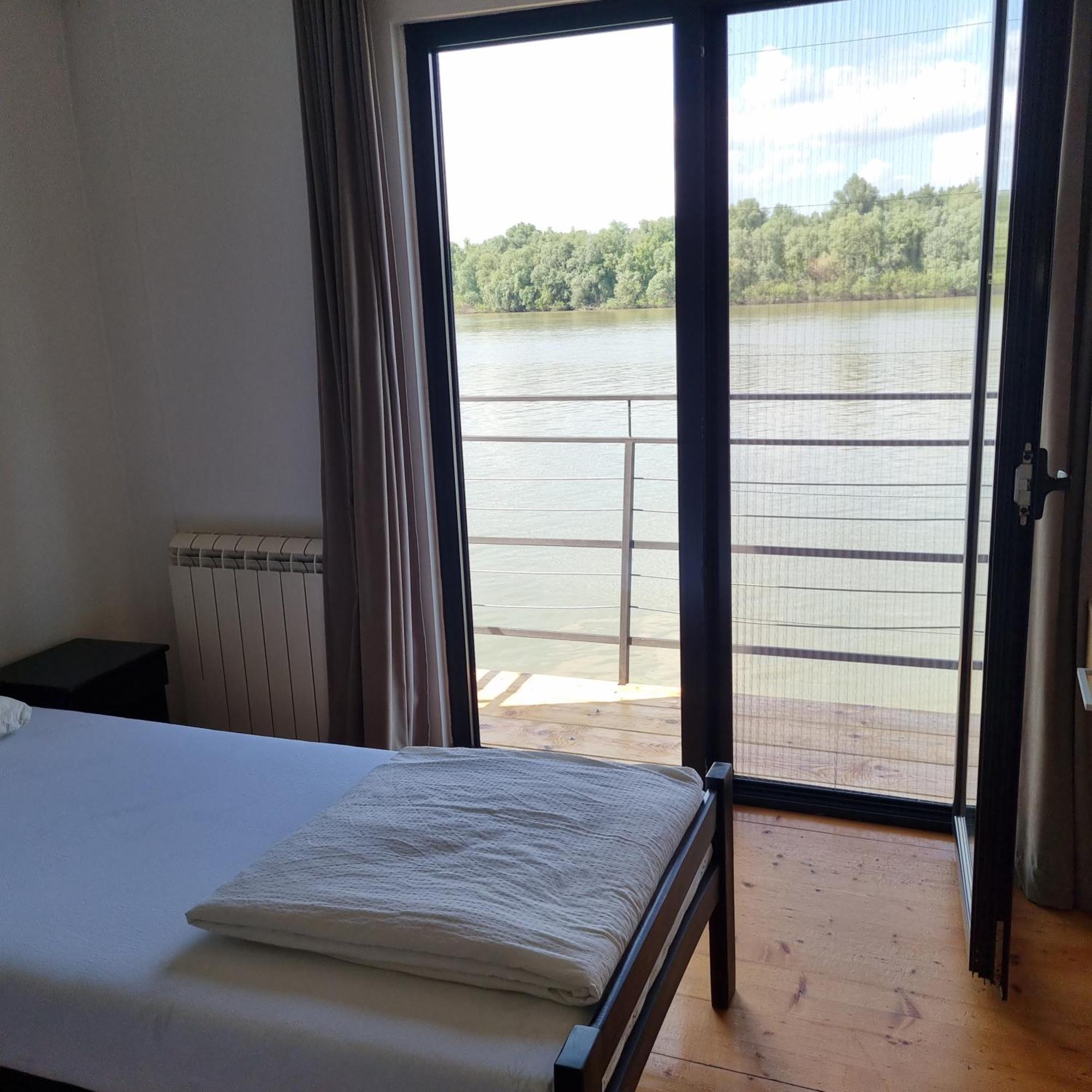 B&B Botel Charlie Beograd Rom bilde